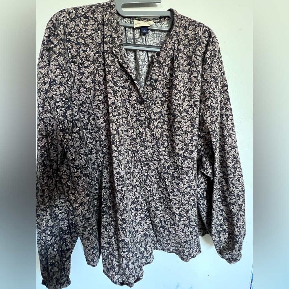Universal Thread Navy and Beige/Peach Floral Button-Up Blouse